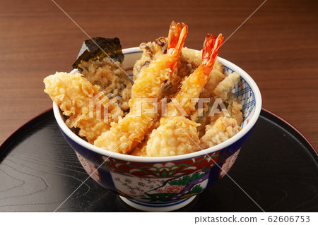 米飯和油炸魚碗 62606753