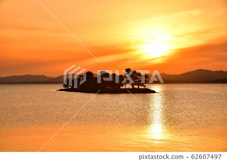 Sunset of Lake Shinji 62607497