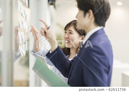 Business woman male 62611736