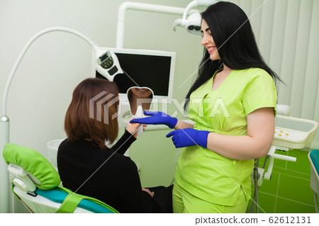 Pretty woman visiting her dentist in clinic 62612131