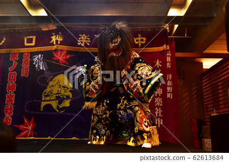 Iwami Kagura 62613684