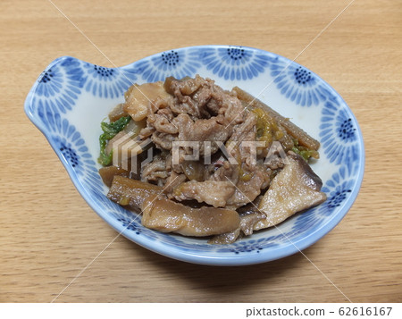 Stir-fried beef, burdock and eryngii 62616167