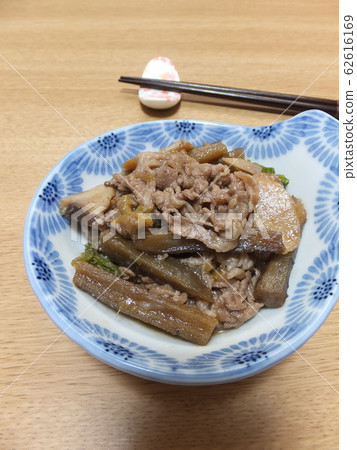 Stir-fried beef, burdock and eryngii 62616169
