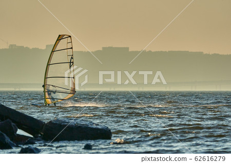 A male athlete is interested in windsurfing.  62616279