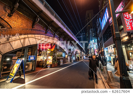 Near the underpass of Yurakucho Station 62617604