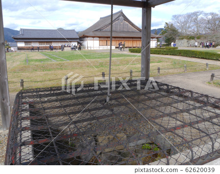 筱山城遺址和Ninomaru宮殿遺址的一口大井``重要傳統建築的保護區''``國家指定歷史遺址'' 筱山城遺址和Ninomaru宮殿遺址的一口大井``重要傳統建築的保護區''``國家指定歷史遺址'' 62620039