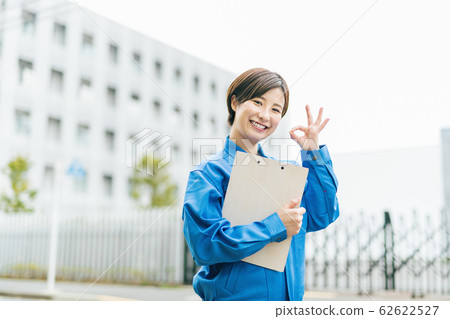 Factory manufacturing women 62622527