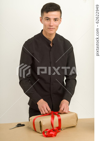 Young male Korean packs postal parcels gift raffle 62622949