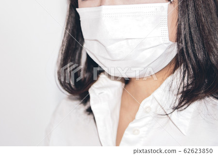 戴著口罩的女人的嘴 62623850