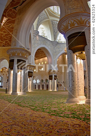 Landscape of Sheikh Zayed Grand Mosque 62625314