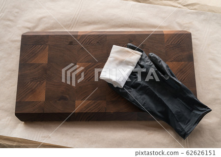 applying food safe oil finish to walnut cutting board composition 62626151
