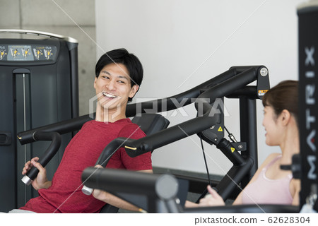 Sports gym men smile 62628304