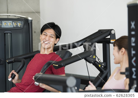 Sports gym men smile 62628305