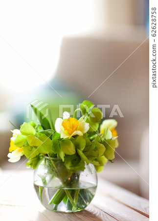 Fresh flowers in round vase Fresh flowers in round vase 62628758