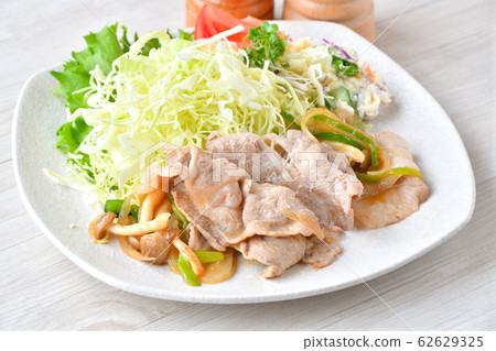 生薑烤豬肉,耐力烤豬肉,蔬菜炒肉,烤肉。 生薑烤豬肉,耐力烤豬肉,蔬菜炒肉,烤肉。 62629325