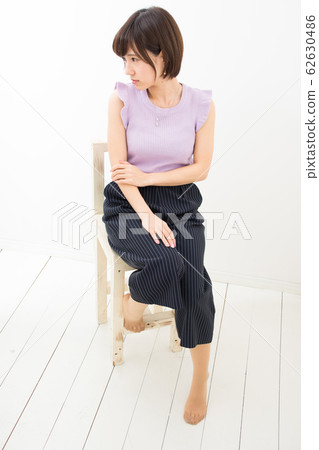坐著的女人 62630486