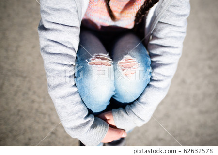 Jeans with torn knee Jeans with torn knee 62632578