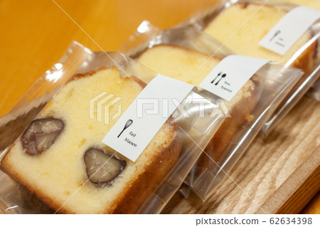 Chestnut pound cake wrapping Chestnut pound cake wrapping 62634398