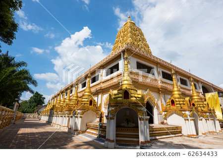 Golden Buddhakaya pagoda in Sangkhlaburi 62634433
