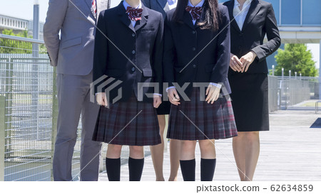 Image cut of instructor and high school girls lining up at school 62634859