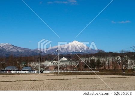 View from Aizuwakamatsu City, Fukushima Prefecture << Winter Aizu Bandai Mountain >> View from Aizuwakamatsu City, Fukushima Prefecture << Winter Aizu Bandai Mountain >> 62635168