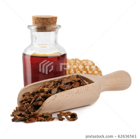 Propolis or bee glue with tincture. Isolated on white background. Apitherapy. How to treat bee propolis. Propolis or bee glue with tincture. Isolated on white background. Apitherapy. How to treat bee propolis. 62636561