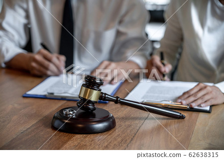 Judge gavel and two golden marriage ring, Contract Judge gavel and two golden marriage ring, Contract 62638315