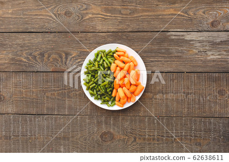 Sweet carrot and green asparagus beans on plate Sweet carrot and green asparagus beans on plate 62638611