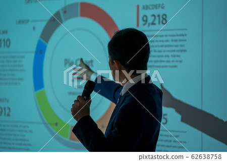 演講主持人 62638758