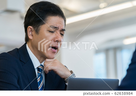 Business man with a sore throat 62638984