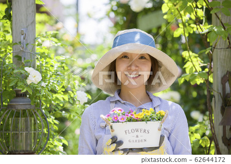 Gardening image Gardening image 62644172