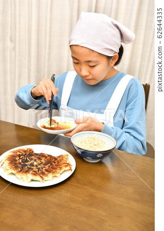 Girls eating dumplings Girls eating dumplings 62644335