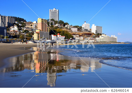 Condominiums on hills reflected in Atami beach Condominiums on hills reflected in Atami beach 62646014