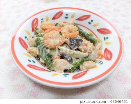 Stir-fried mayonnaise with shrimp, kidney beans and eryngii Stir-fried mayonnaise with shrimp, kidney beans and eryngii 62646461