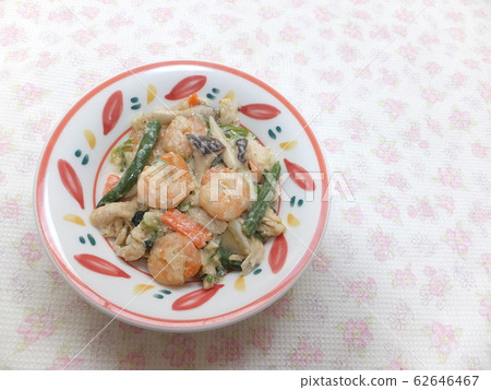 Stir-fried mayonnaise with shrimp, kidney beans and eryngii Stir-fried mayonnaise with shrimp, kidney beans and eryngii 62646467