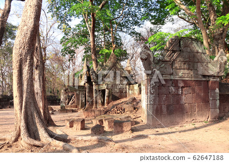 Ruin of Prasat Krachap in Prasat Thom complex, 62647188