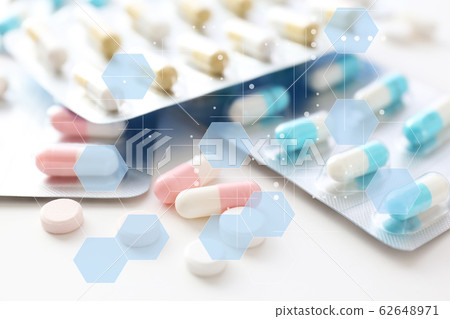 Medical image drinking medicine Medical image drinking medicine 62648971