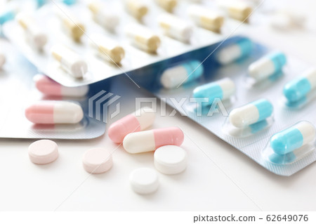 Medical image drinking medicine Medical image drinking medicine 62649076