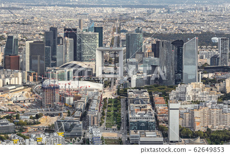New Arc de Triomphe and Paris city center 62649853