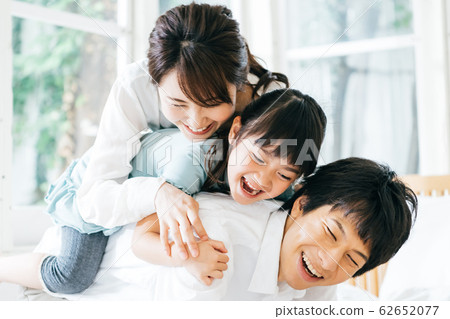 Family young Family young 62652077