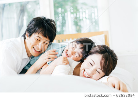 Family young 62652084