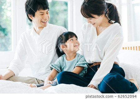 Family young Family young 62652094