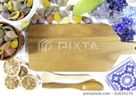 一種意大利面,conchiglie(意大利面)。塗有天然成分。 一種意大利面,conchiglie(意大利面)。塗有天然成分。 62654176