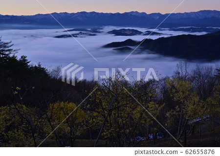 Ochichibu Mountains in the sea of clouds that covers the rowby and the Chichibu basin from Hotozan Mt. Ochichibu Mountains in the sea of clouds that covers the rowby and the Chichibu basin from Hotozan Mt. 62655876