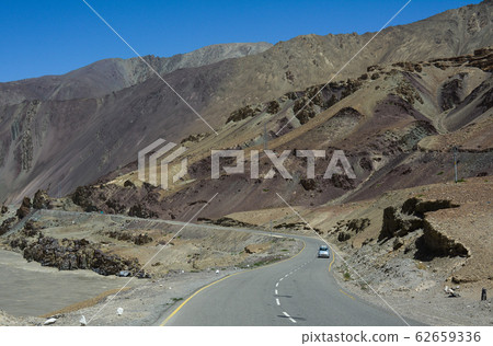 Mountain road of Ladakh, Northern India 62659336