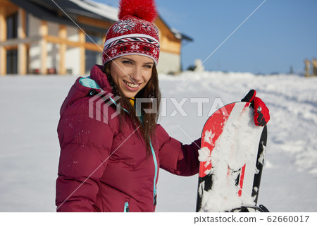 Winter woman with snowboard outdoors 62660017