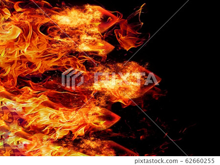 多個火焰箭在黑暗中飛翔 62660255