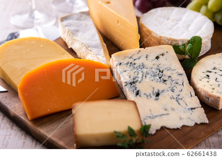 Various types of cheese 62661438