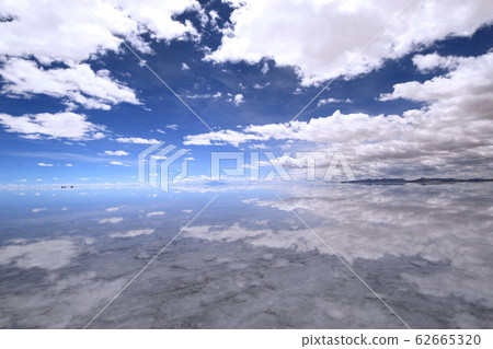 Uyuni salt lake   62665320