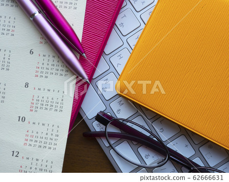 商業形象·圖·鍵盤·眼鏡·筆記本·女人 商業形象·圖·鍵盤·眼鏡·筆記本·女人 62666631